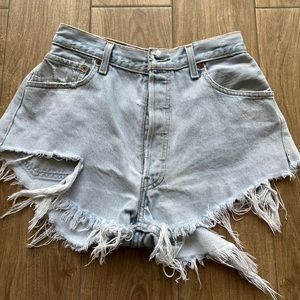 LEVI HIGH WAISTED SHORTS